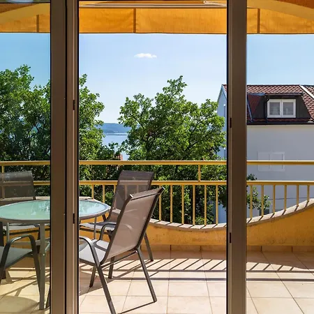 1 Bedroom Beautiful In Apartmán Dramalj